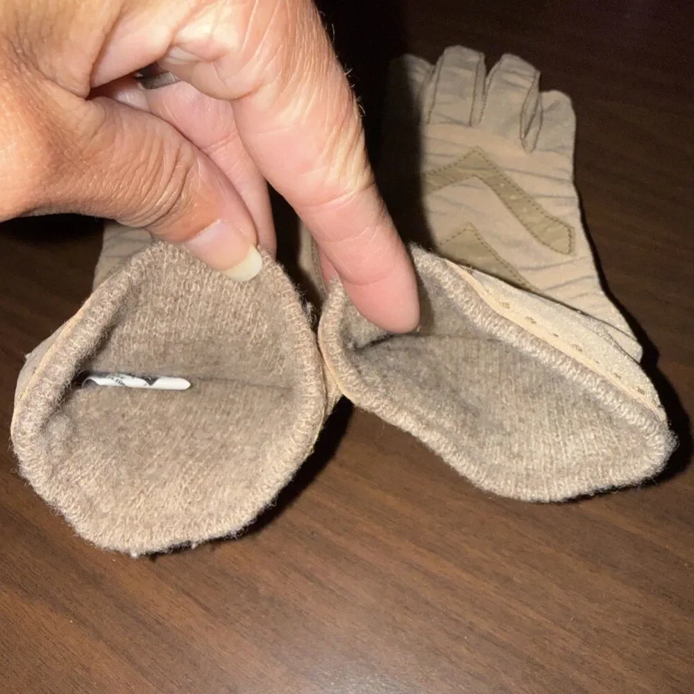 Isotoner Women's Vintage Driving Gloves One Size, Tan Stretch, Lined - Picture 7 of 7